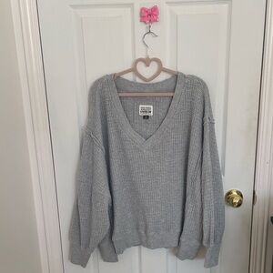 🩶🤍American Eagle Outfitters Sweater Size M ( really oversized)
